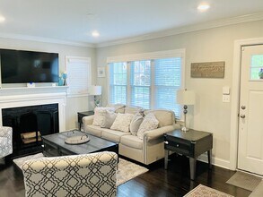 2902 Meadow Ln in Falls Church, VA - Building Photo - Building Photo
