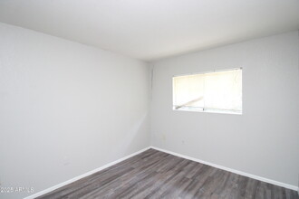 3002 W Waltann Ln in Phoenix, AZ - Building Photo - Building Photo