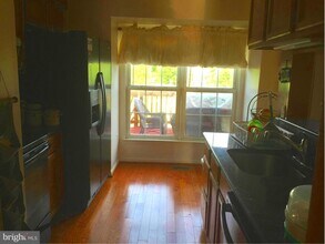 2011 Quiet Creek Ct in Woodbridge, VA - Foto de edificio - Building Photo