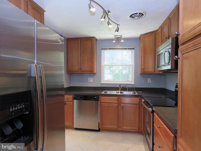 property at 7125 Vantage Dr
