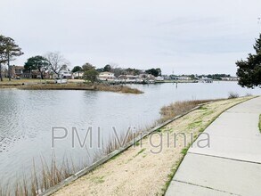 8263 Captains Way in Norfolk, VA - Building Photo - Building Photo