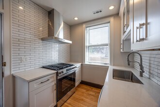 6409 N Talman Ave, Unit 301 in Chicago, IL - Building Photo - Building Photo