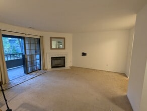 1008 Woodhaven Dr, Unit 1008 woodhaven in Edison, NJ - Foto de edificio - Building Photo