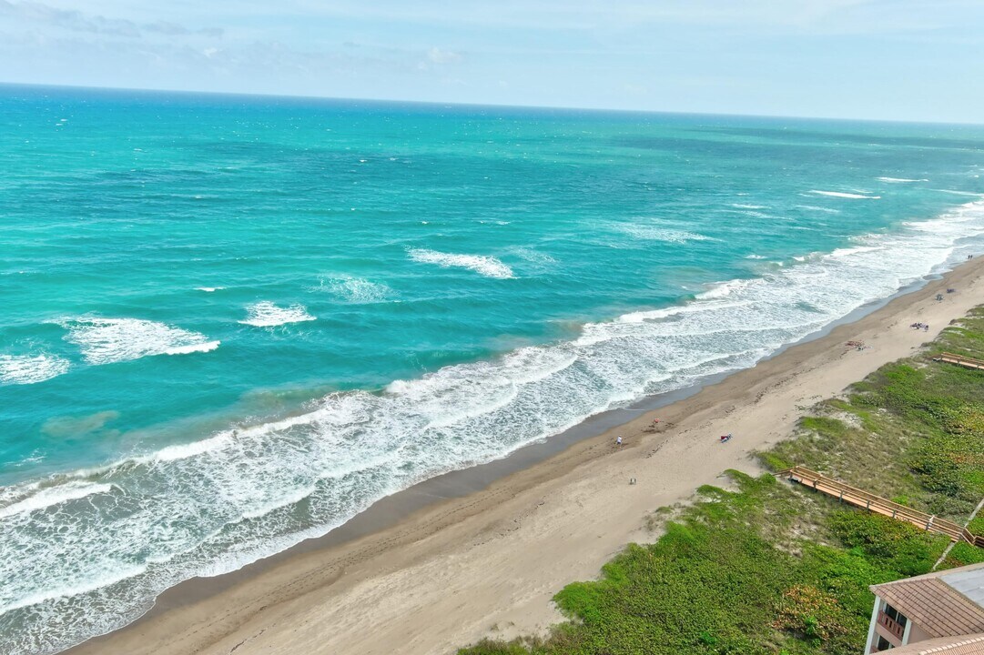 1555 NE Ocean Blvd in Stuart, FL - Building Photo