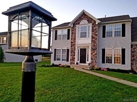2423 Purple Martin Ln in Niagara Falls, NY - Building Photo