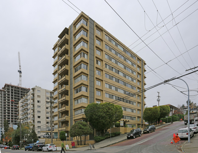 Crown Towers Apartments in New Westminster, BC - Building Photo - Building Photo