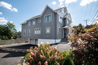95 Locust Ave in New Canaan, CT - Building Photo - Building Photo