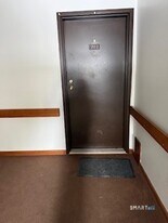 702 Twin Circle Dr in South Windsor, CT - Building Photo