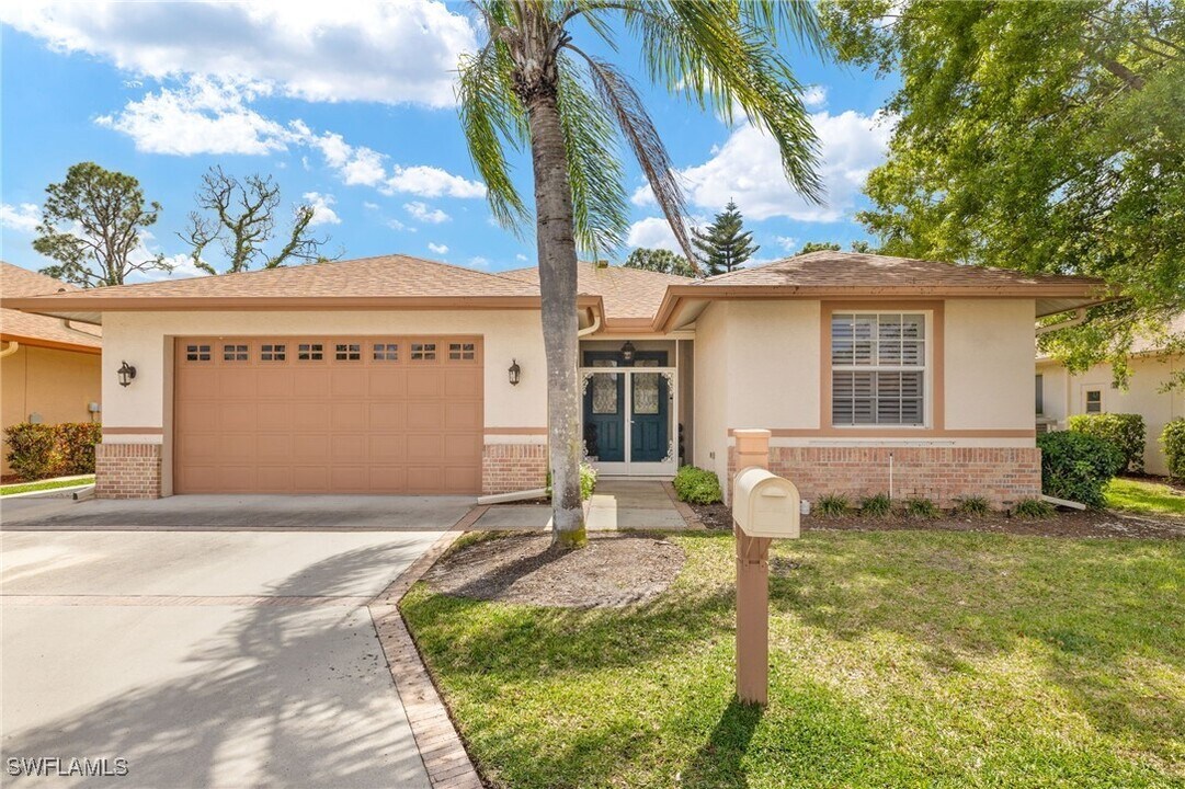 5794 Elizabeth Ann Way in Ft. Myers, FL - Foto de edificio