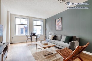 2400 M St NW in Washington, DC - Building Photo