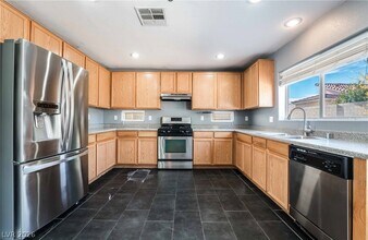 5221 Coral Hills St in North Las Vegas, NV - Building Photo - Building Photo