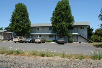 1811 4th St NE in Salem, OR - Building Photo - Building Photo