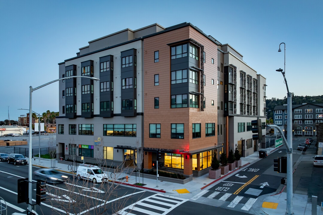 Vivalon Healthy Aging Campus in San Rafael, CA - Foto de edificio