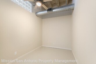 1331 S Flores St-Unit -Unit #207 in San Antonio, TX - Building Photo - Building Photo