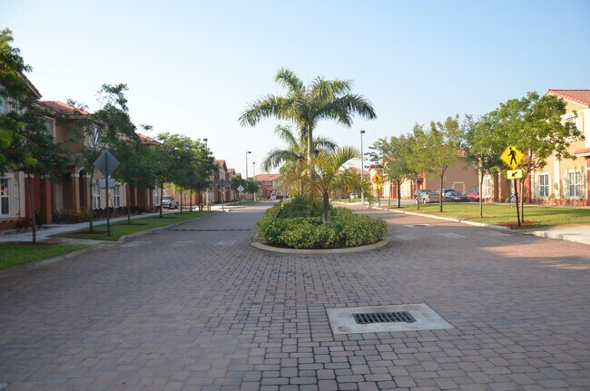 17832 NW 59TH Ave in Hialeah, FL - Building Photo - Building Photo
