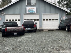 9094 Stevenson Rd in Anacortes, WA - Building Photo