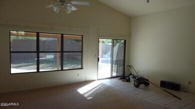 14835 S 26th Way in Phoenix, AZ - Foto de edificio - Building Photo