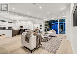 4500 Canterbury Crescent in North Vancouver, BC - Building Photo - Building Photo
