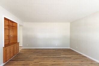 306 MO-124 in Hallsville, MO - Foto de edificio - Building Photo