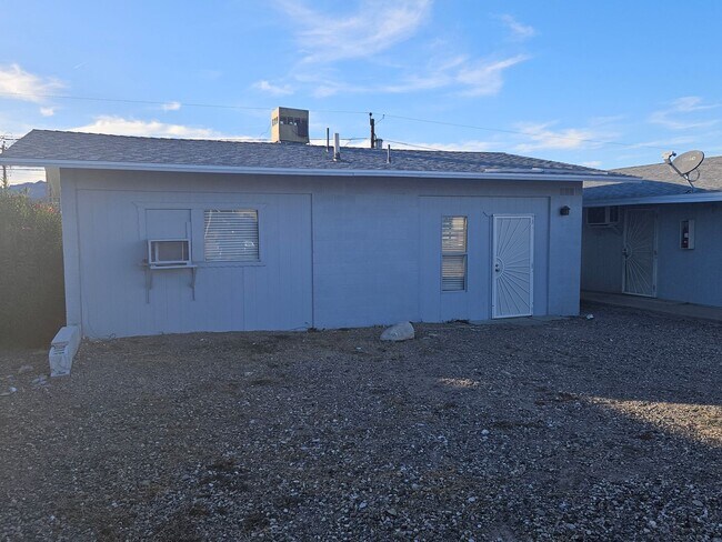 211 Palm Ave in Bullhead City, AZ - Building Photo - Building Photo