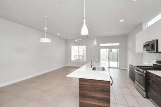 4709 Oats St in Houston, TX - Building Photo - Building Photo