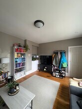 1025 E Hamilton St, Unit Lower in Milwaukee, WI - Foto de edificio - Building Photo