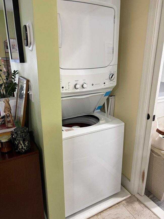 54 Bolton St, Unit 52 in Waltham, MA - Foto de edificio - Building Photo