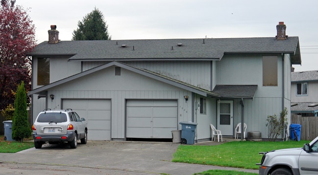 1004-1006 11th Ave NW in Puyallup, WA - Foto de edificio - Building Photo
