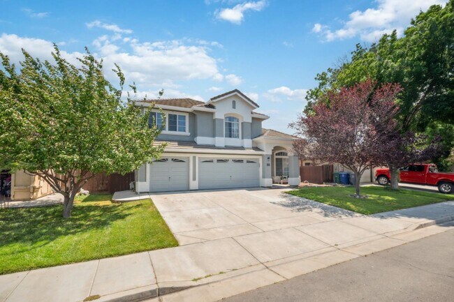 1009 Garden St in Los Banos, CA - Foto de edificio - Building Photo