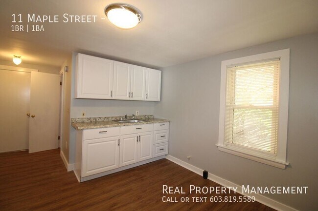 11 Maple St in Rochester, NH - Building Photo - Building Photo