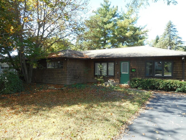 740 W Auman Dr in Carmel, IN - Building Photo - Building Photo