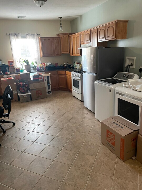 48 Queen St in Worcester, MA - Building Photo