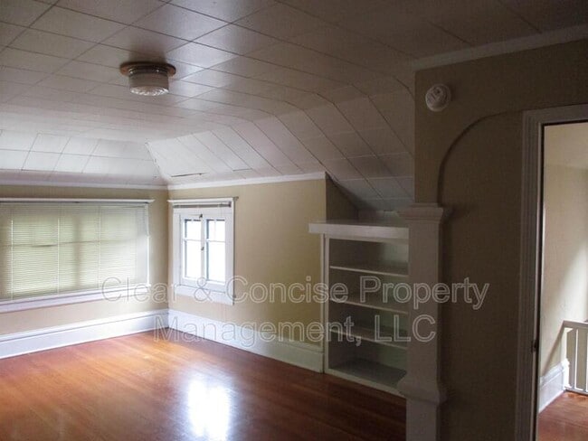 property at 1392 Willamette St