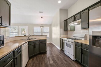 109 Fistral Dr in Hutto, TX - Building Photo - Building Photo