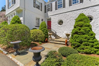 235 Canoe Hill Rd in New Canaan, CT - Building Photo - Building Photo
