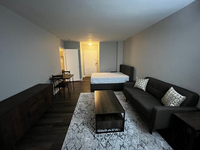 property at 1121 Arlington Blvd