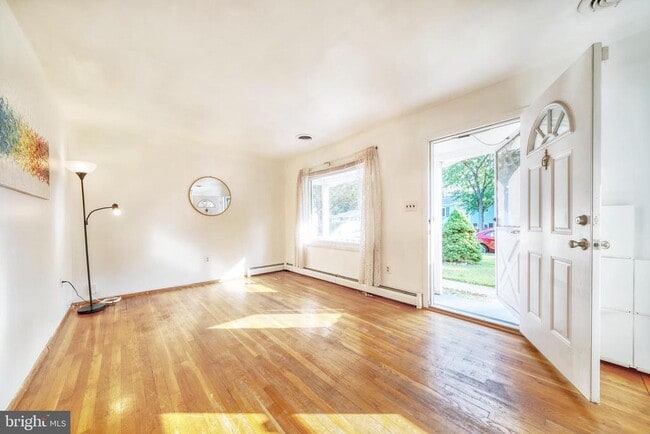 14307 Bismark Ave in Woodbridge, VA - Building Photo - Building Photo