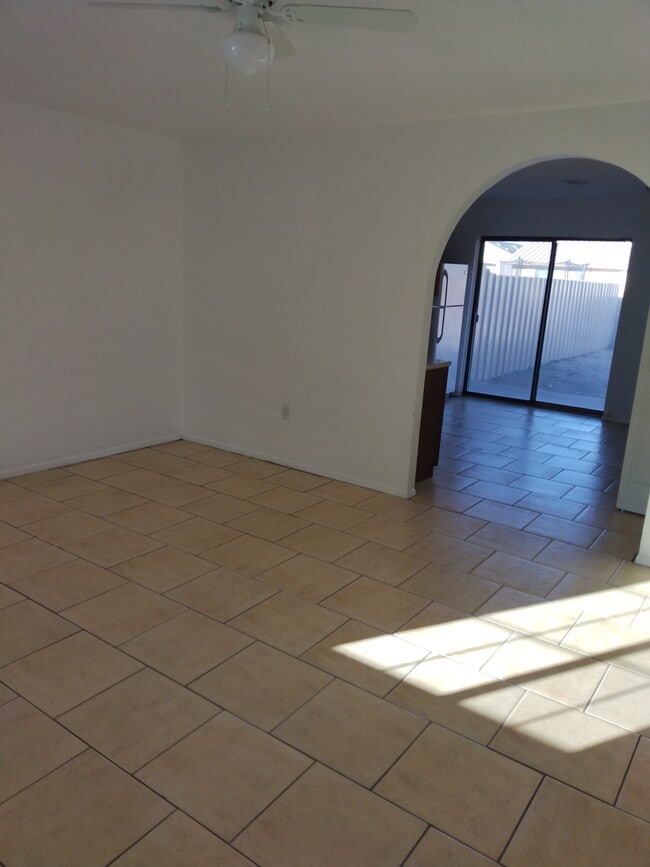 1316 S Sandburg Dr, Unit 1316 Sandburg Drive in Deming, NM - Foto de edificio - Building Photo