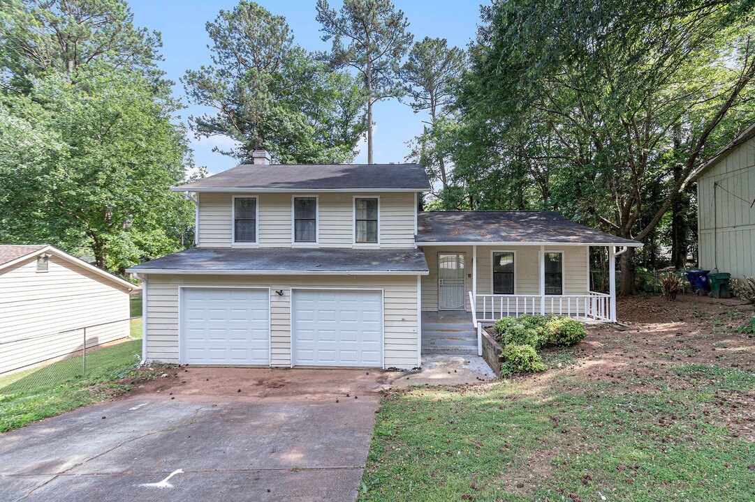 4731 White Oak Path in Stone Mountain, GA - Building Photo