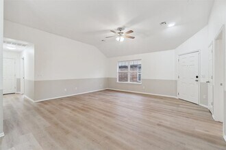 12325 SW 6th St in Yukon, OK - Foto de edificio - Building Photo