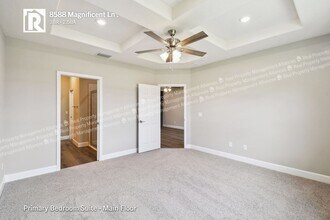 8588 Magnificent Ln in Groveland, FL - Foto de edificio - Building Photo