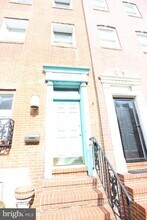 2006 E Pratt St in Baltimore, MD - Building Photo - Building Photo