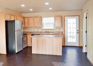 213 S Rolling Woods Way in Fayetteville, AR - Building Photo - Building Photo