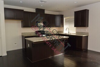1443 Silvervale St in Visalia, CA - Building Photo - Building Photo