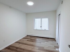 82 Elm St, Unit 2 in Newark, NJ - Building Photo - Building Photo