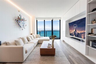 460 NE 28th St, Unit 3402 in Miami, FL - Foto de edificio - Building Photo