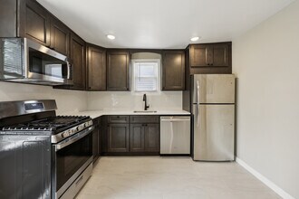 325 7th St in Jersey City, NJ - Building Photo - Building Photo
