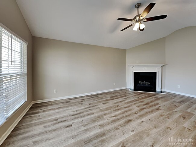 696 Magnolia Blvd in White House, TN - Building Photo - Building Photo