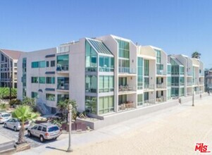 5205 Ocean Front Walk-Unit -203 in Marina Del Rey, CA - Foto de edificio - Building Photo