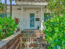 615 SW 4th Ave in Fort Lauderdale, FL - Building Photo